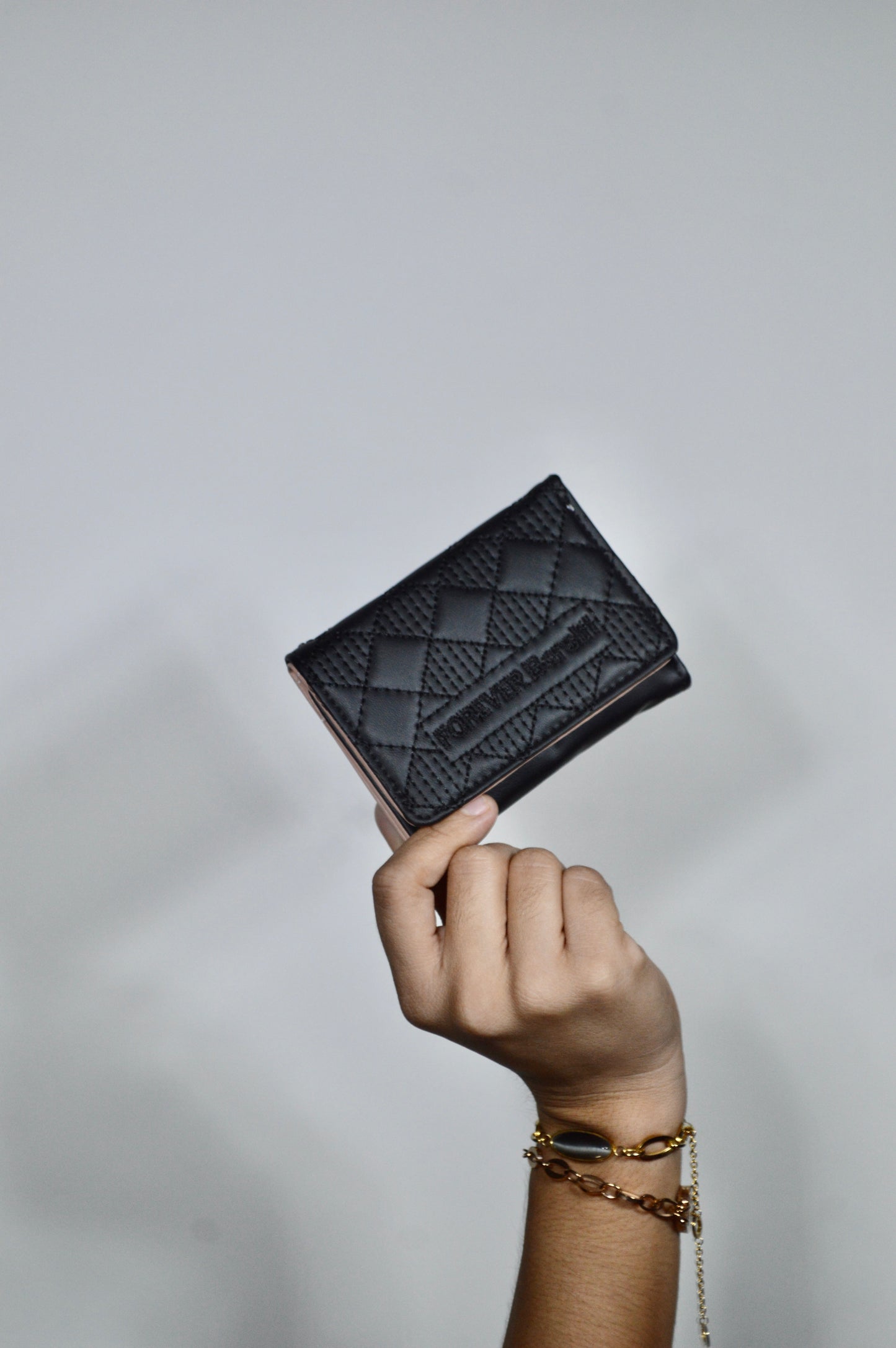 Tarjetero con diseño de rombos